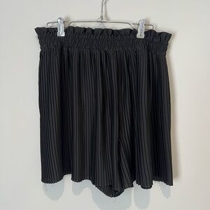 Zara | Black Pleated Shorts, M